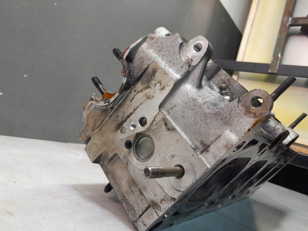 фото №16, Головка цилиндров вал audi a3 8l 1.6 06b103373t