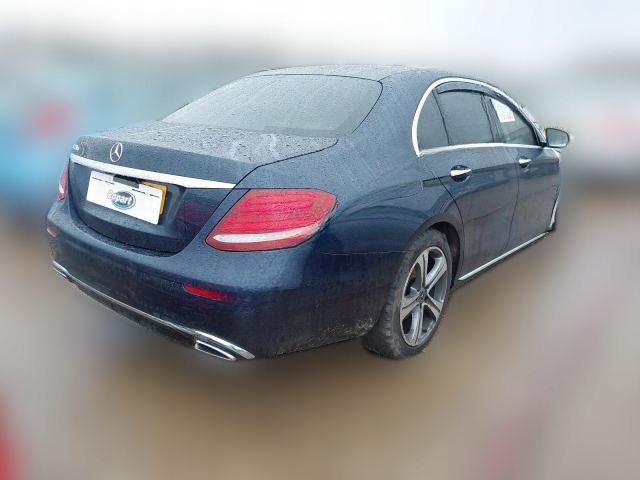 Крыло  правый  задний порог четверть mercedes e-klasa w213 седан 2016- в Украине