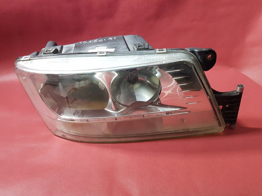 Купить Фара лампа перед передняя правая man tgx tgs euro 6 81251016662