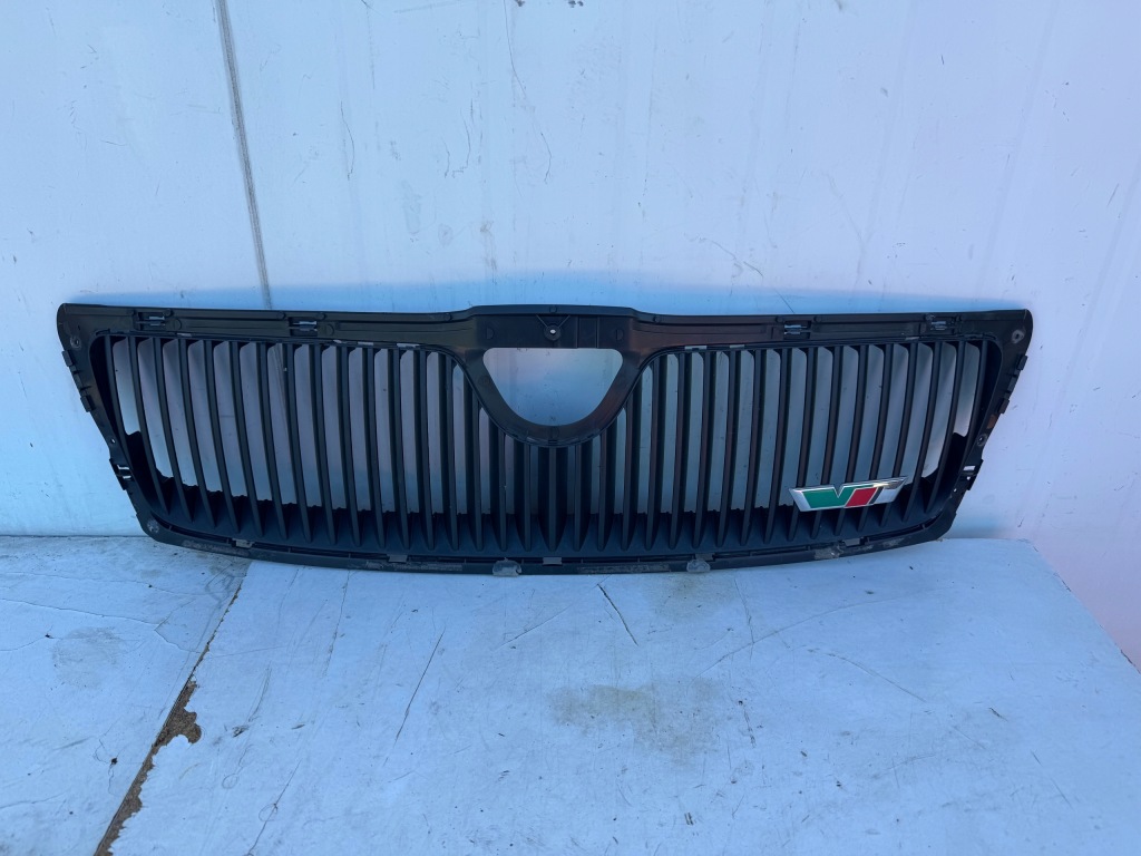 фото №1, Решётка радиатора решётка радиатора радиатора skoda octavia ii vrs rs 1z0853668 - wawa