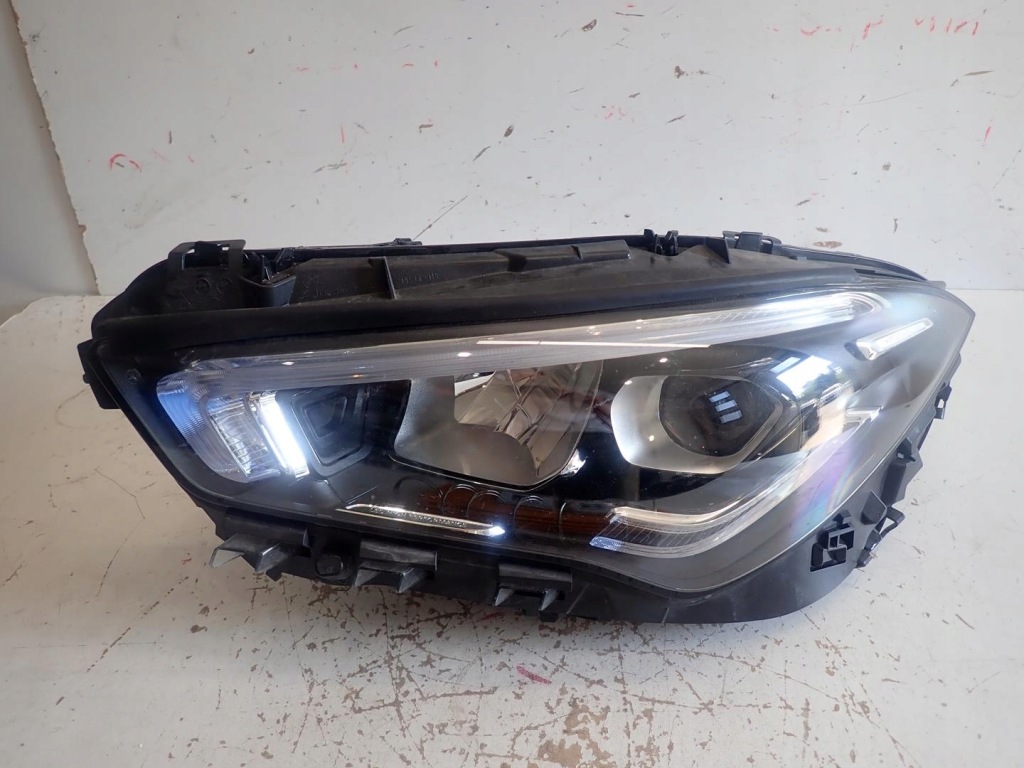 Купити Фара перед ліва mercedes cla w118 2019- full led