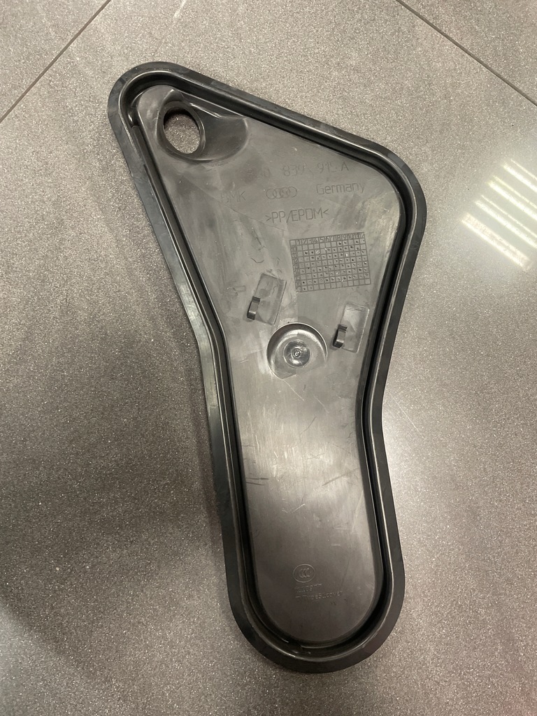 фото №1, Audi q3 8u lift заглушка дверь задняя левый 18r