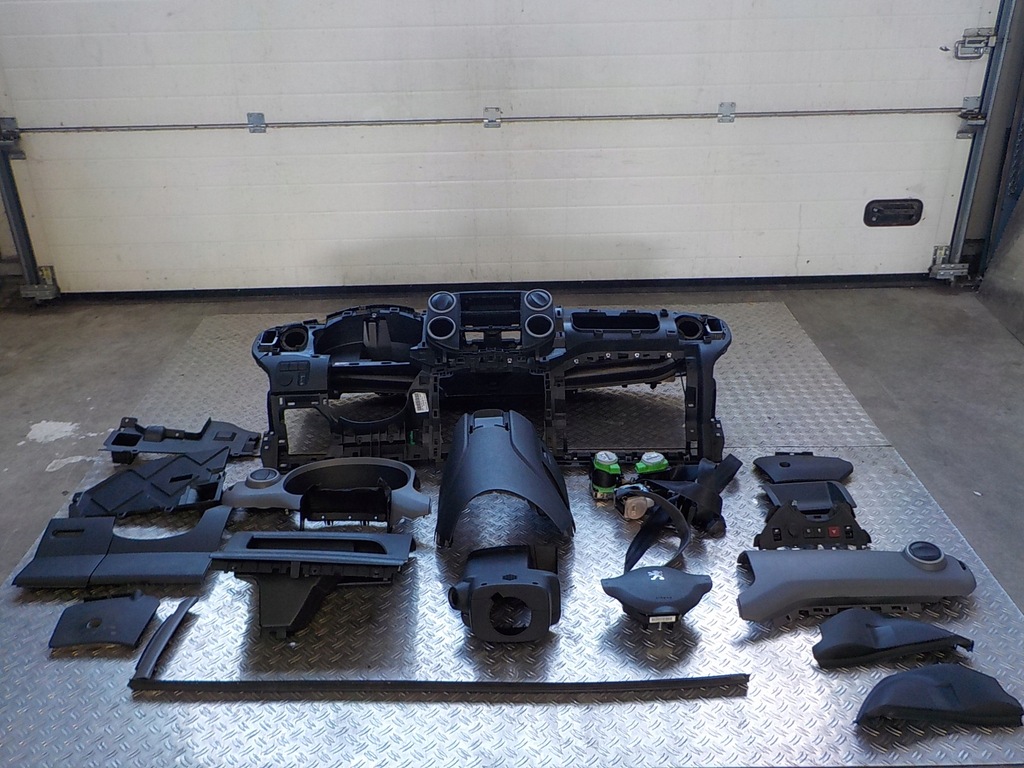 фото №1, Peugeot partner 08-12 панель приладів приладова консоль панель приладів