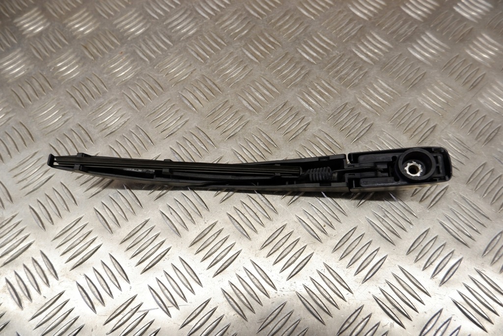 фото №8, Рычаг дворники крышки toyota auris _e18_ 8524102060 1.8l hybrid 73kw