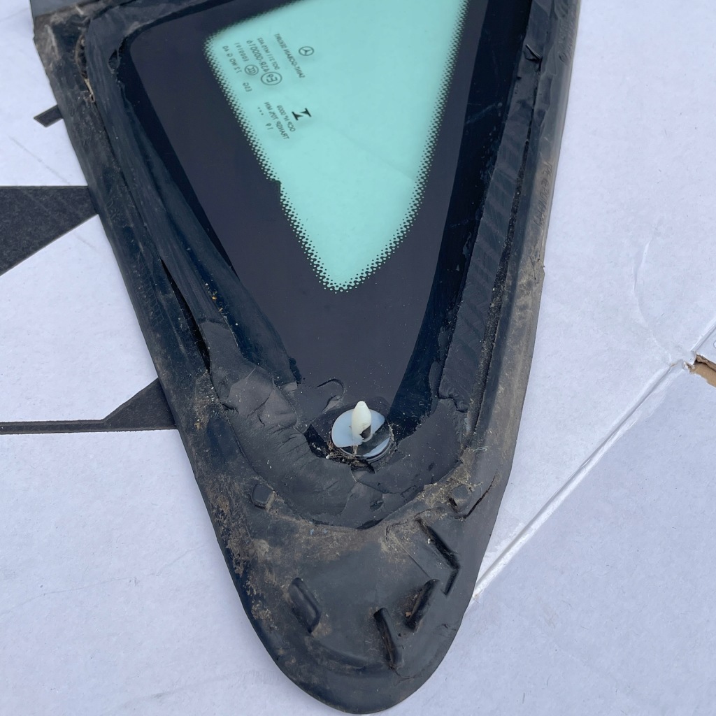 Mercedes w447 vito iii скло трикутник ліва лівий перед 2019r 19r Ціна