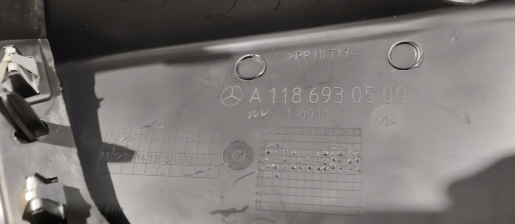 Захист обшивка молдинг ліва mercedes cla w118 shooting brake a1186903501 Недорого