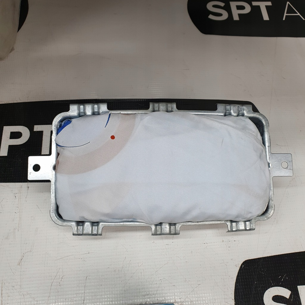 фото №7, Yaris iv 4 cross приборная панель консоль подушки безопасности ремни подушка безопасности