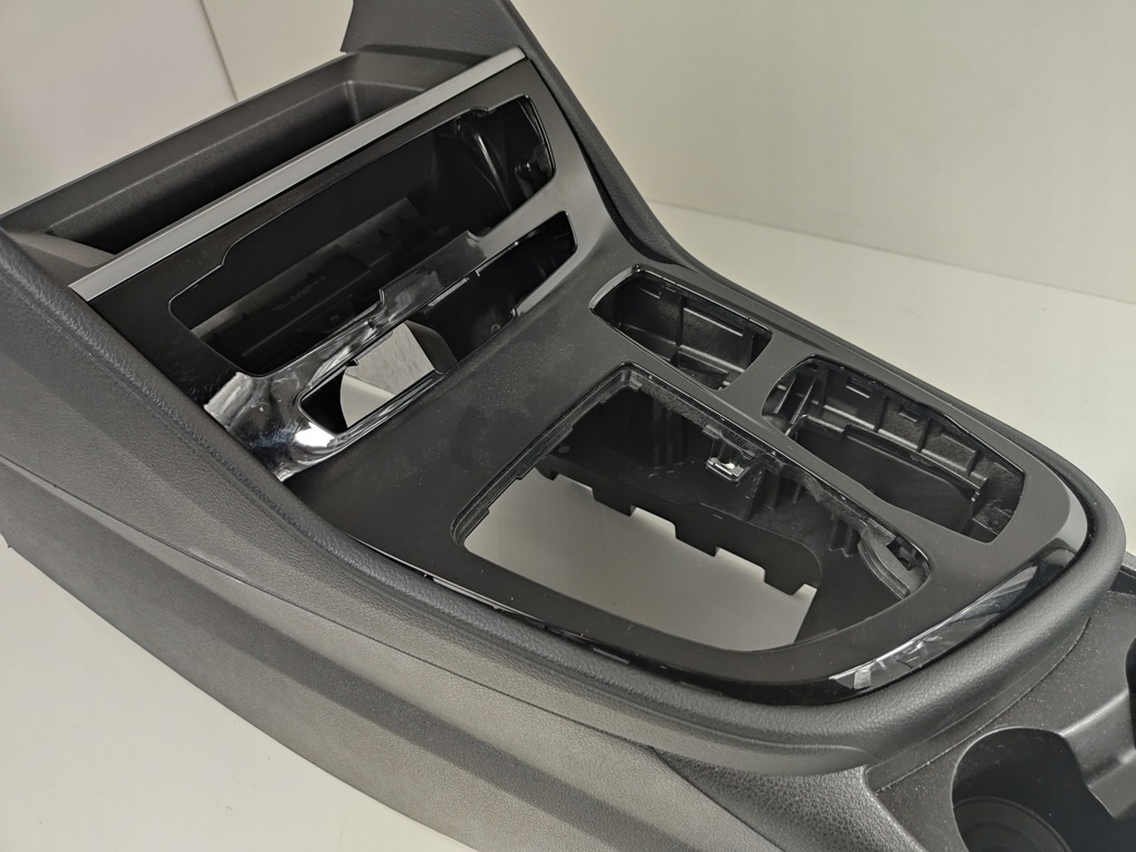 фото №12, Bmw f46 gran tourer тунель середній підлокітник