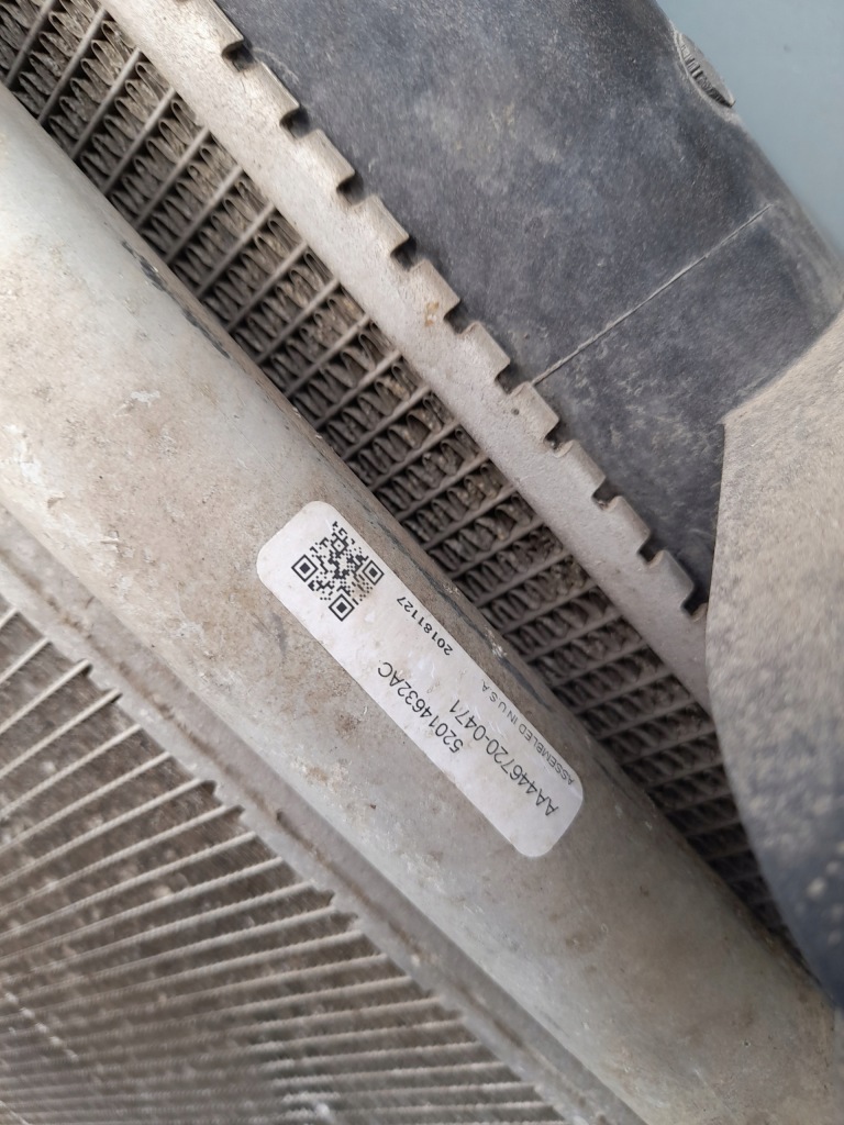 Dodge ram 13-18 радіатор води кондиціонера 52014808af 5.7 америка Оригінал