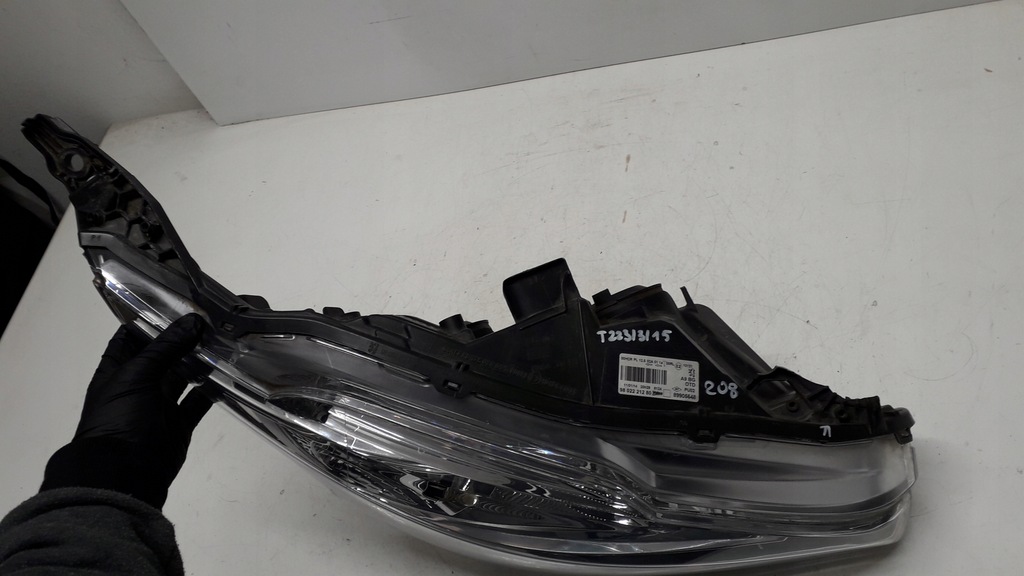 фото №15, Peugeot 208 1 i 12- лампа правая перед 9802221280