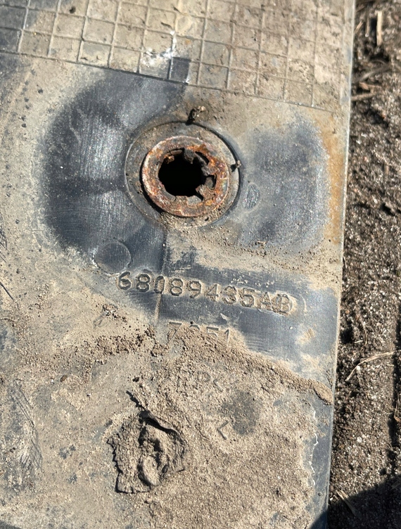 2 11- 68089434ab 68089435ab 300c накладка порог правая левая основание рычаг переключения передач в Украине