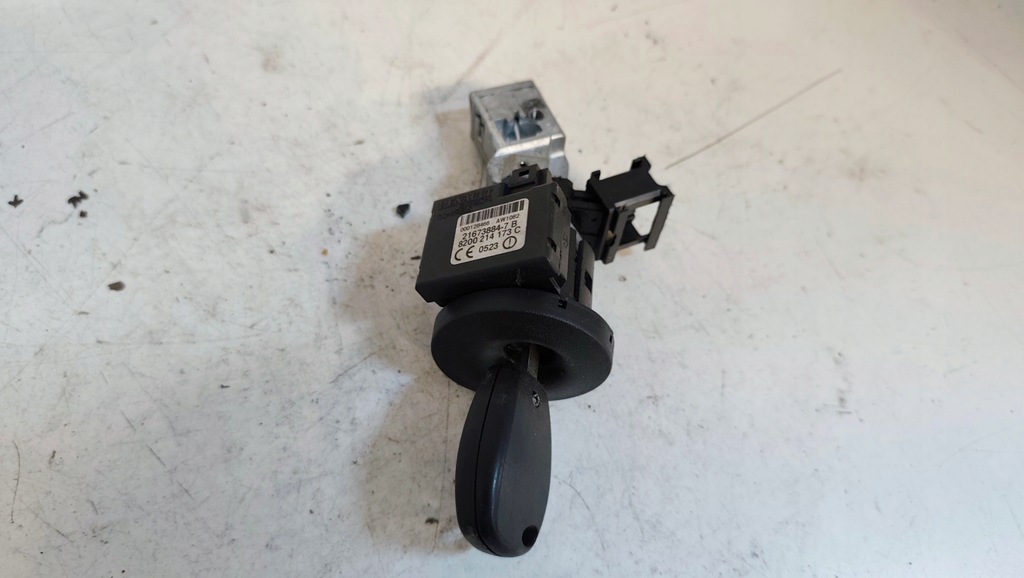 фото №1, Замок зажигания с ключ renault clio 3 020208501 8200214173c 21673884-7b