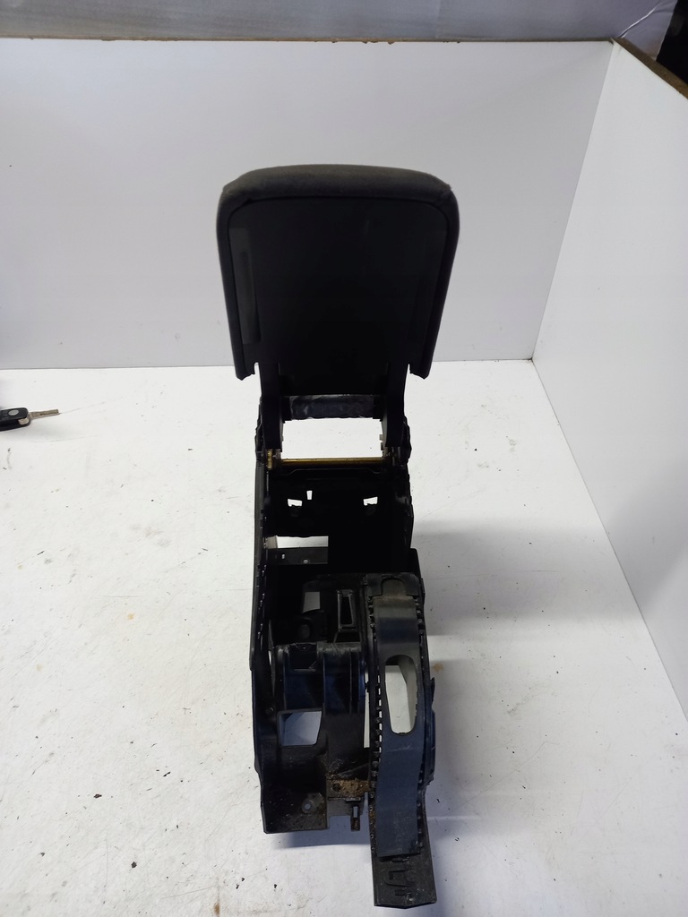 фото №6, Подлокотник vw golf v 1k0864207