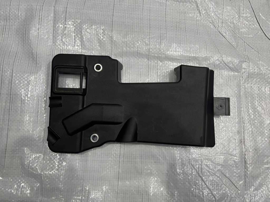 фото №1, Volvo xc60 ii b4 крышка аккумулятор 31652061