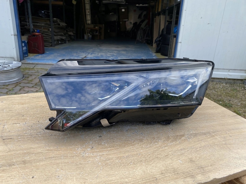 Купити Фара передня ліва skoda octavia iv рестайлінг  full led 5e4941035