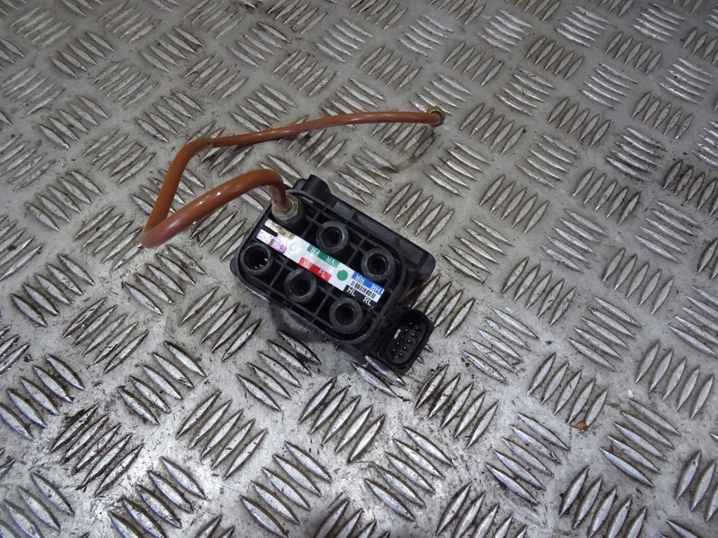 фото №1, Audi s8 4h lift розподільник клапани 4h0616013d