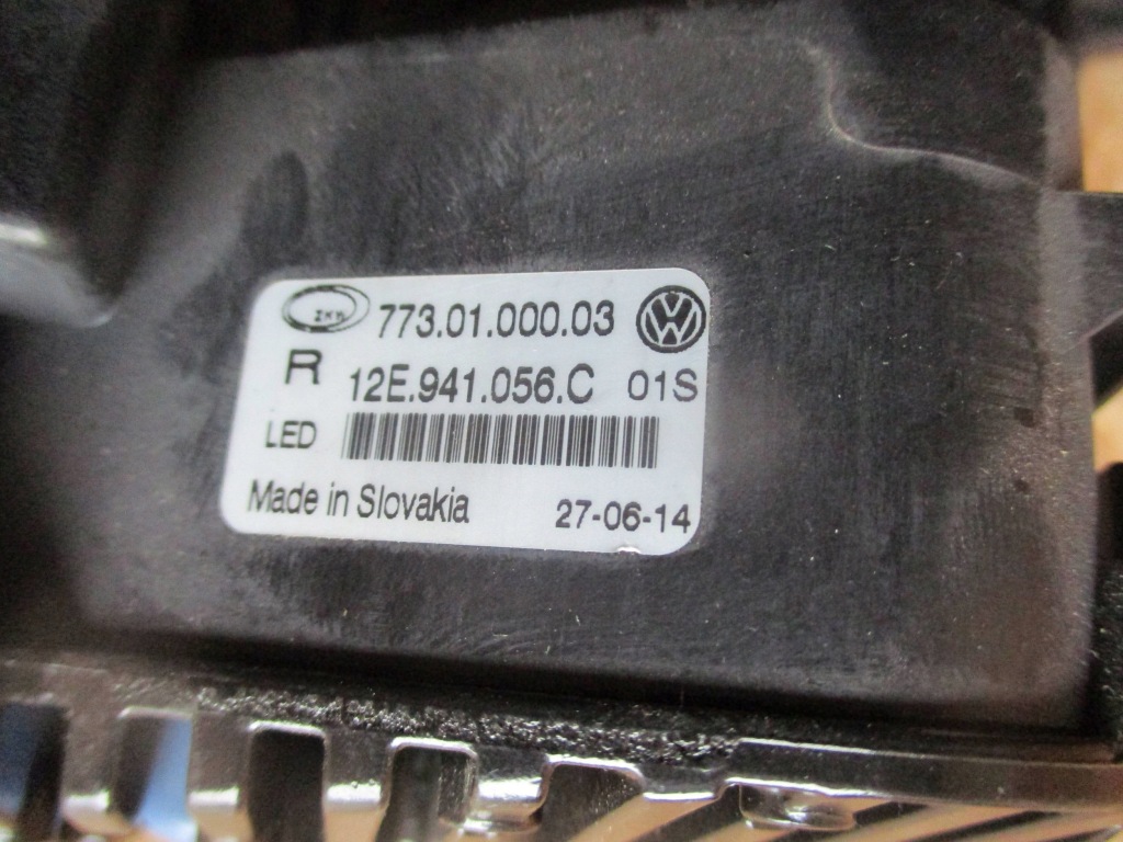 Заглушка atpapa led правый  vw e-up с Разборки