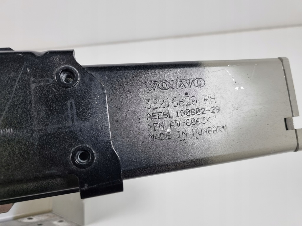 фото №6, Volvo xc60 xc-60 зона деформації права 32216620 + ліва 32216621 оригінал