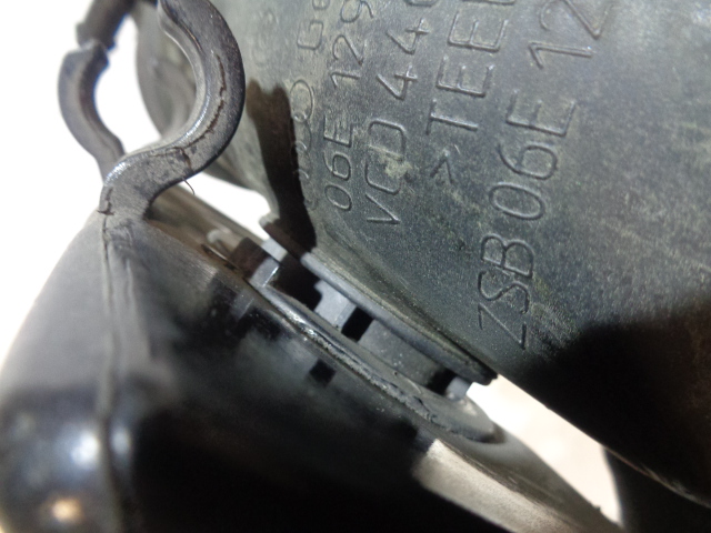 фото №9, Труба всасывающая резонатор a8 d3 3,2 fsi 06e129627t