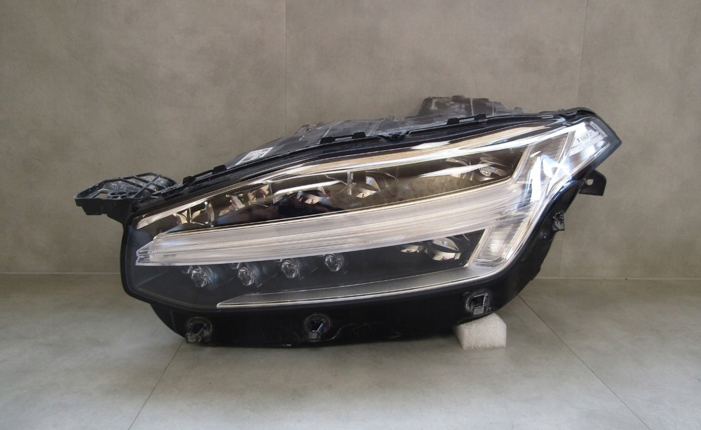 фото №1, Лампа перед volvo xc90 full led active high beam 14-24 lh левая 31656987