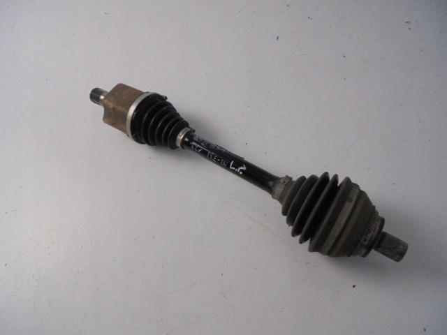 Купить Приводной вал левая audi q3 2 83a 1.4 e-tsi 2022 год