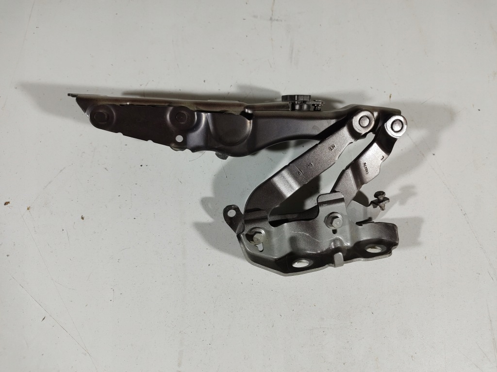 фото №1, Volvo v60 18r- петля капот лівий