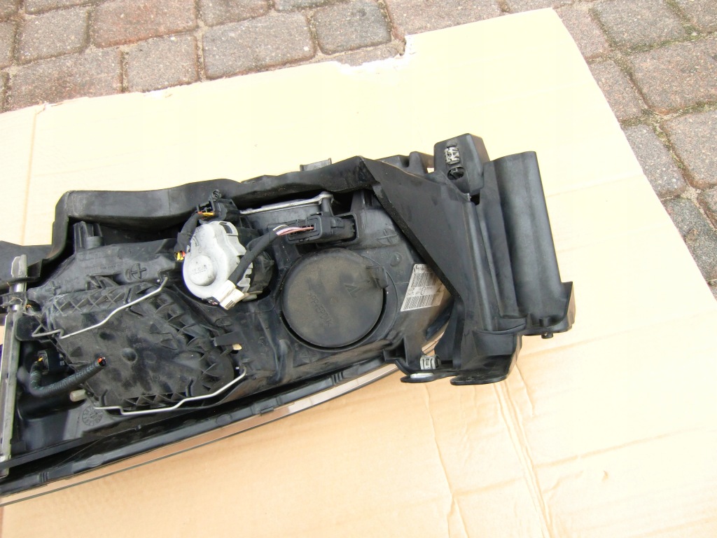 Фара правий кронштейн  led renault megane 3 рестайлінг  ксенон гарний стан Недорого