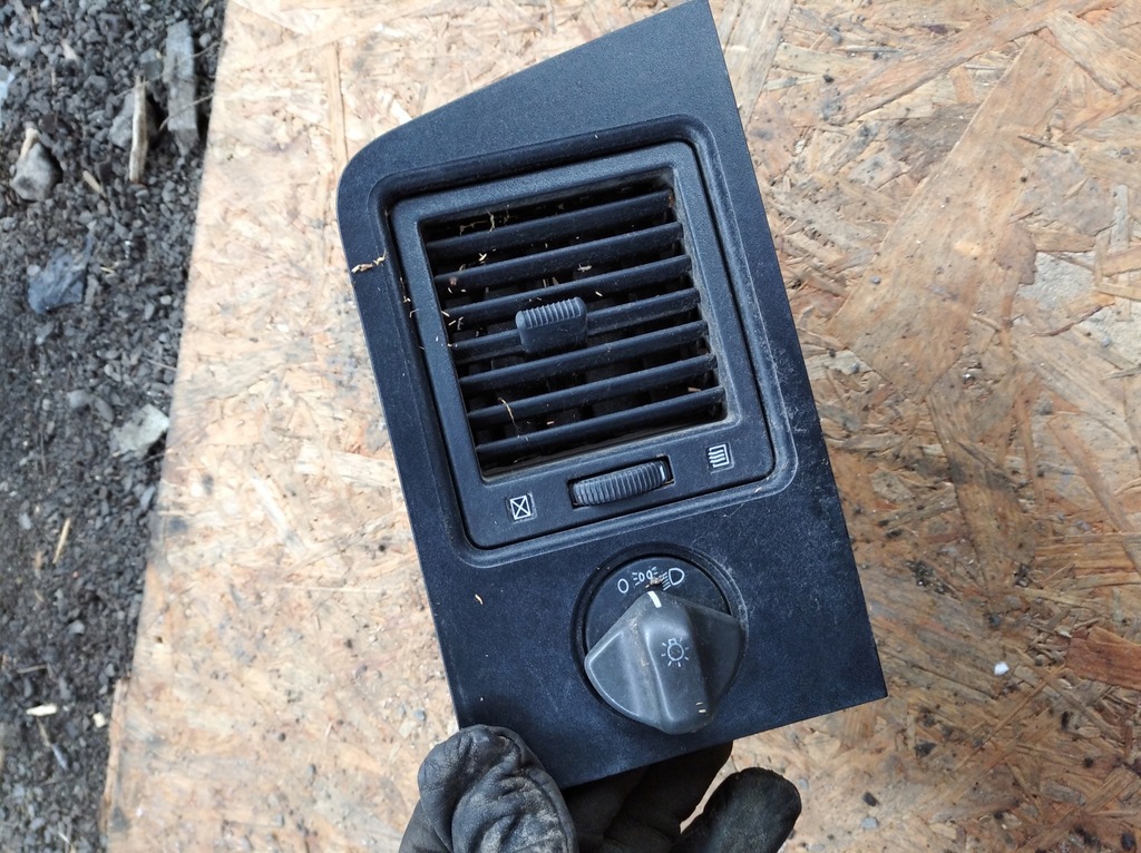 фото №1, Решётка обдув левая nissan atleon 06-13