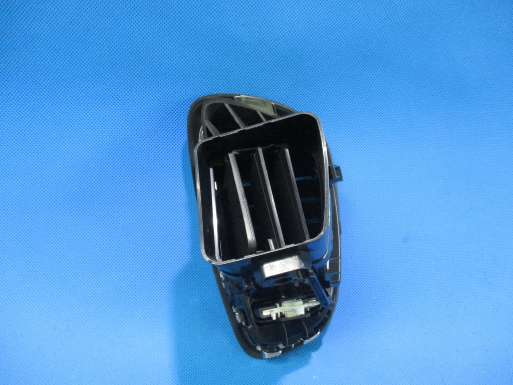 фото №2, Решётка обдув левая renault scenic iv 687612210r