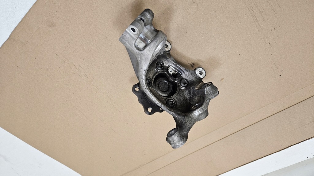 фото №1, Поворотний кулак ступиця права bmw m2 f87 228400205