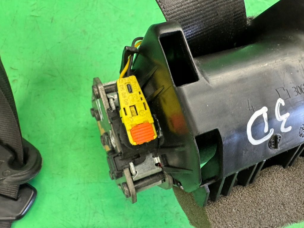 Ремінь безпеки ліве передній перед 8t0857705 audi a5 8t купе 3d 07- Недорого