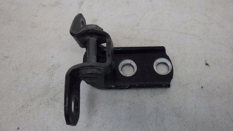 фото №4, Петля петлі засувка двері лівий задня toyota rav4 iii петлі двері rav4