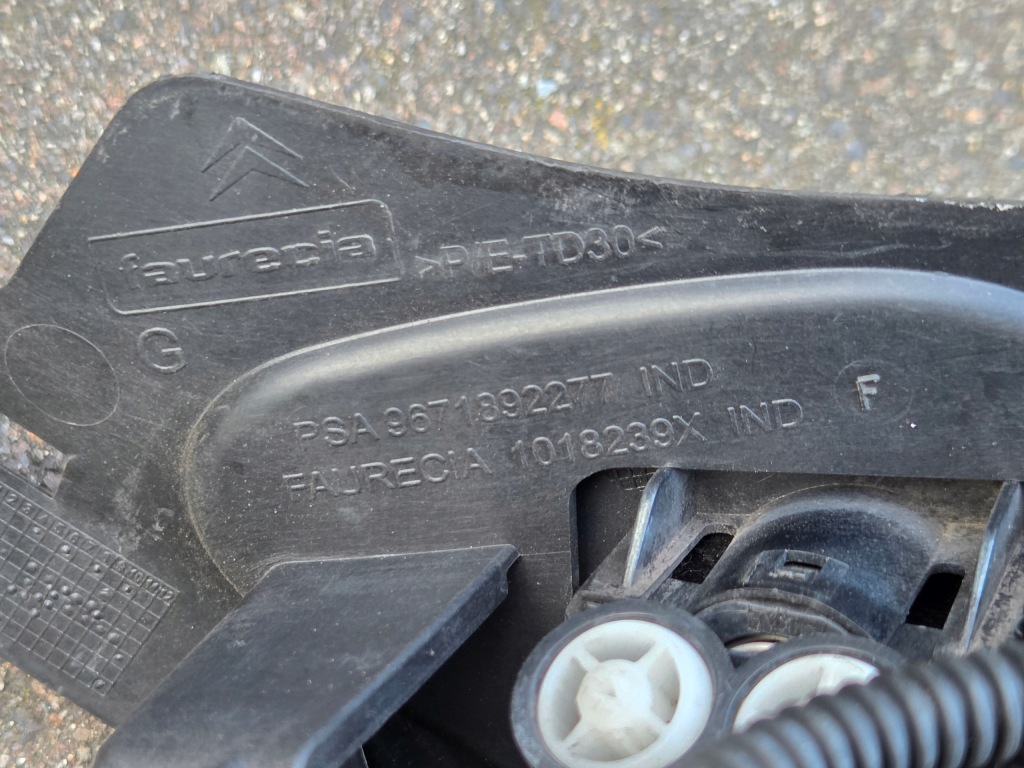 фото №9, Citroen ds5 омивач фара лівий + кронштейн комплект 9671892277