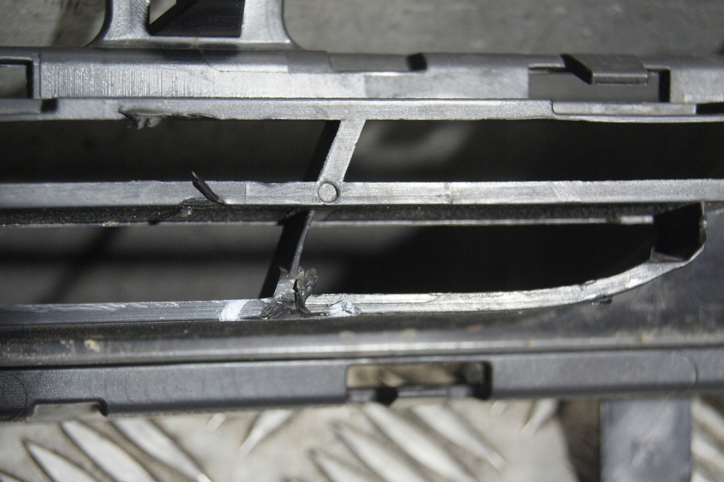 фото №13, Решітка середня бампера peugeot 208 lift