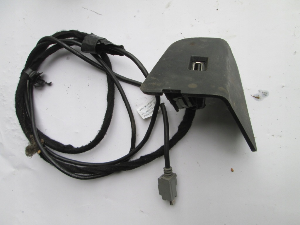 фото №1, Chrysler town country панель usb кабель do бардачка