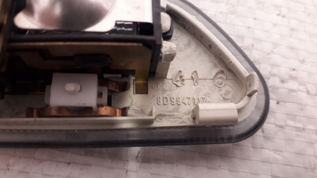 фото №4, Audi a4 s4 b5 8d другое освещение салона кабины 8d9947111