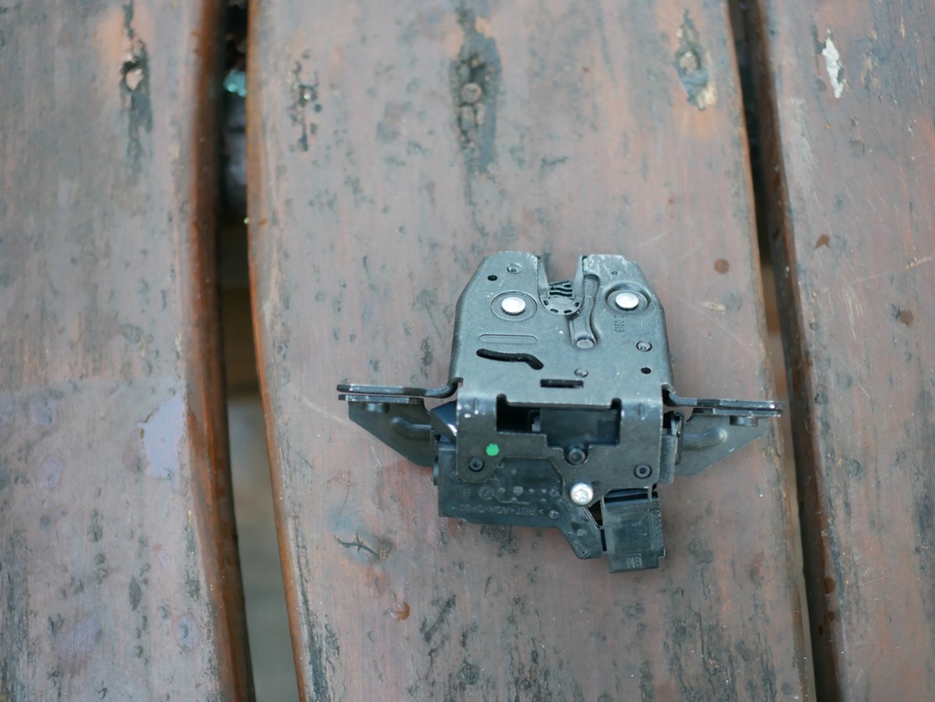 фото №1, Opel insignia b kombi замок крышки задняя оригинальный номер