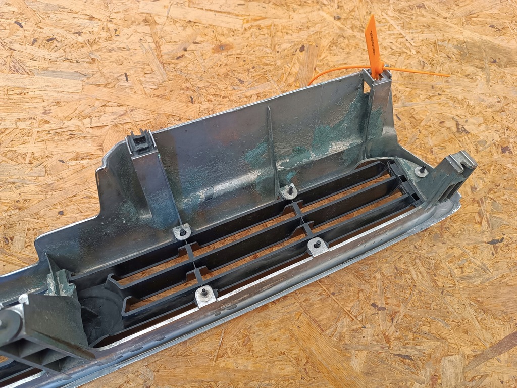 фото №16, Решітка решітка радіатора решітка радіатора бампера перед subaru legacy ii 1994- оригінал