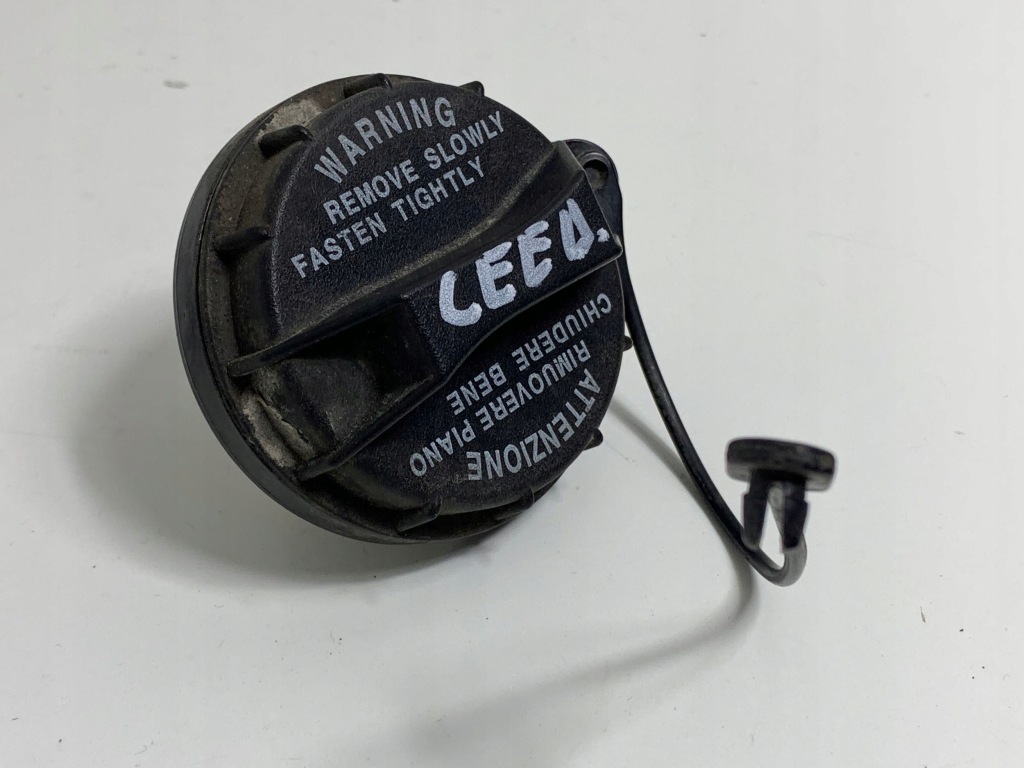 Купити Кришка горловини  паливної  kia ceed 2011