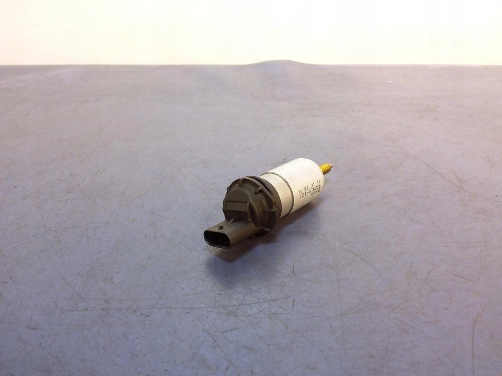 фото №1, Audi a8 d4 моторчик шторка багажника