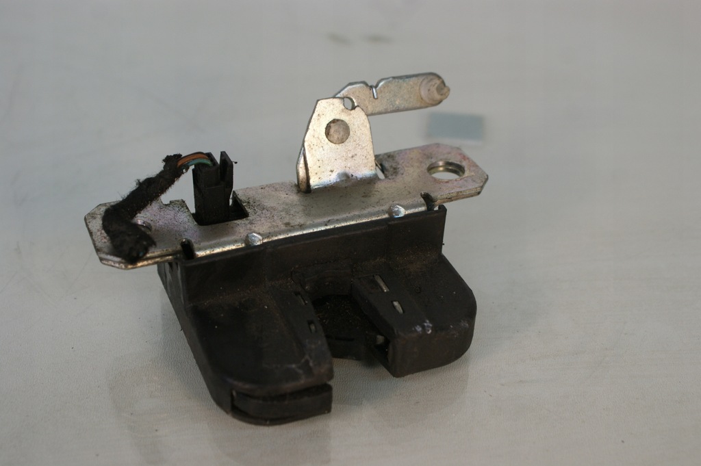 фото №9, Замок крышки багажника seat leon cupra 6l6627505a
