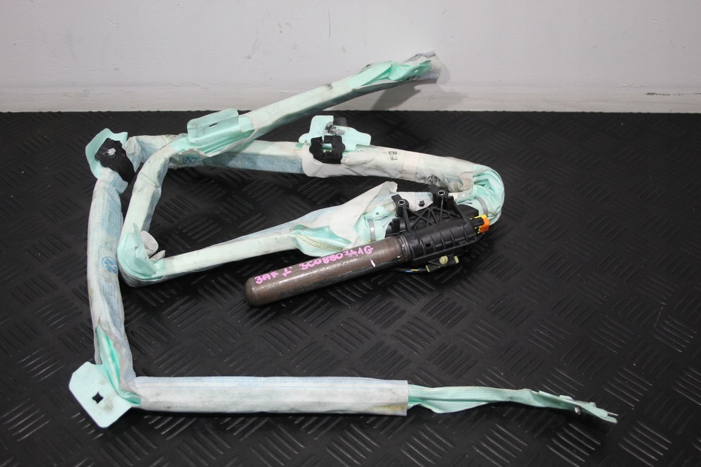 фото №1, Шторка безопасности левая vw passat b7 3aa 3af 3c0880741g