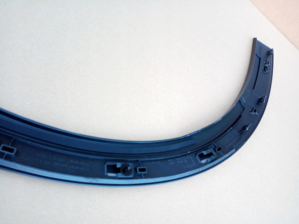 фото №8, Audi e-tron права молдинг крила перед 2017r