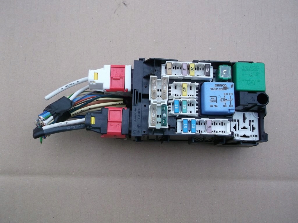 фото №1, Peugeot 508 коробка предохранителей