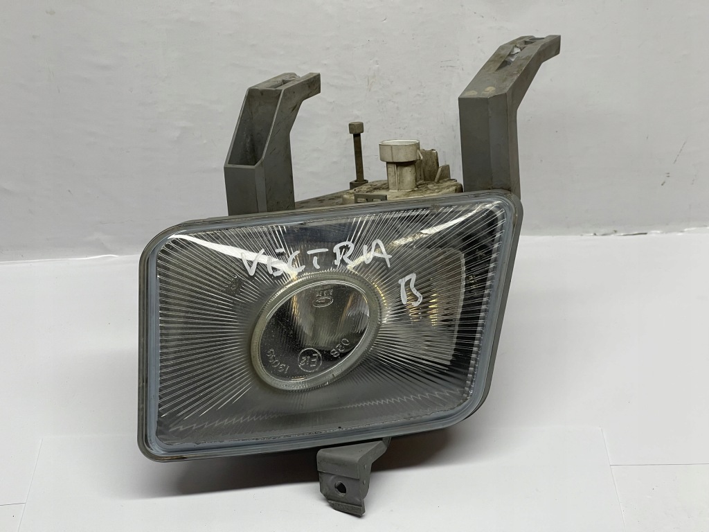 фото №1, Opel vectra b kombi 99-02 противотуманная фара правый 90585030