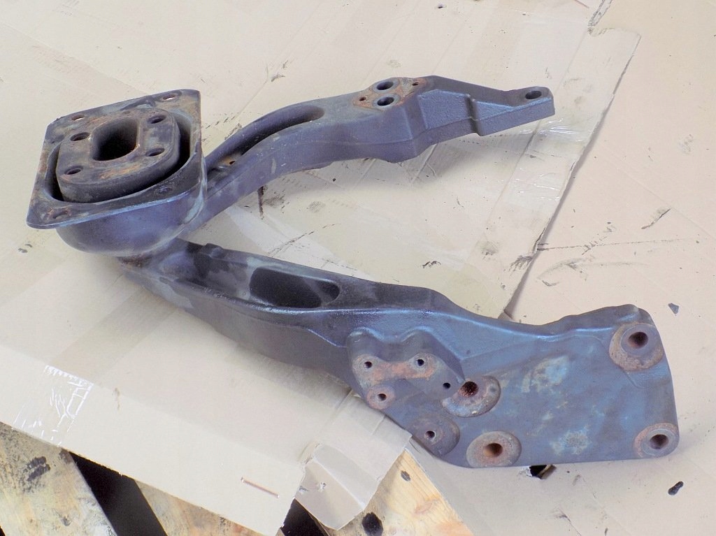 Renault premium 440 dxi 06r кронштейн подушка двигуна Зі Шроту