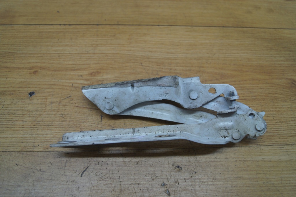 фото №1, Петля капот левый vw golf vi cabrio 5k0823301c