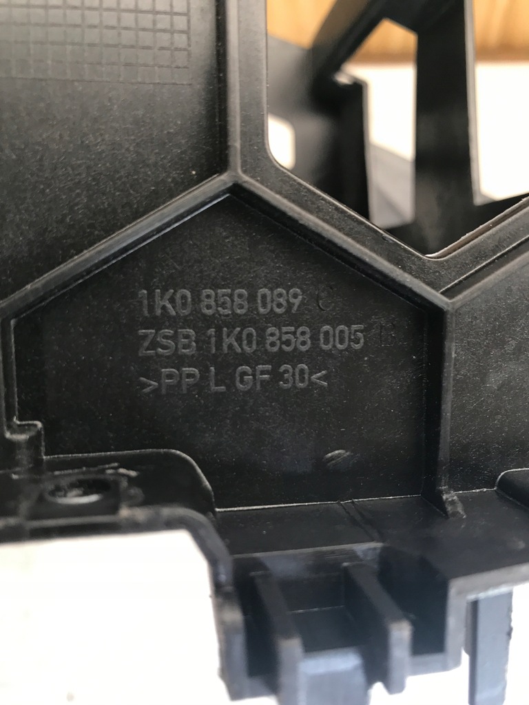 фото №4, Рамка корзина радіо vw golf v 1k0858089