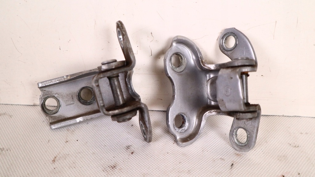 фото №1, Toyota land cruiser 200 петли дверь левый задняя 1f7