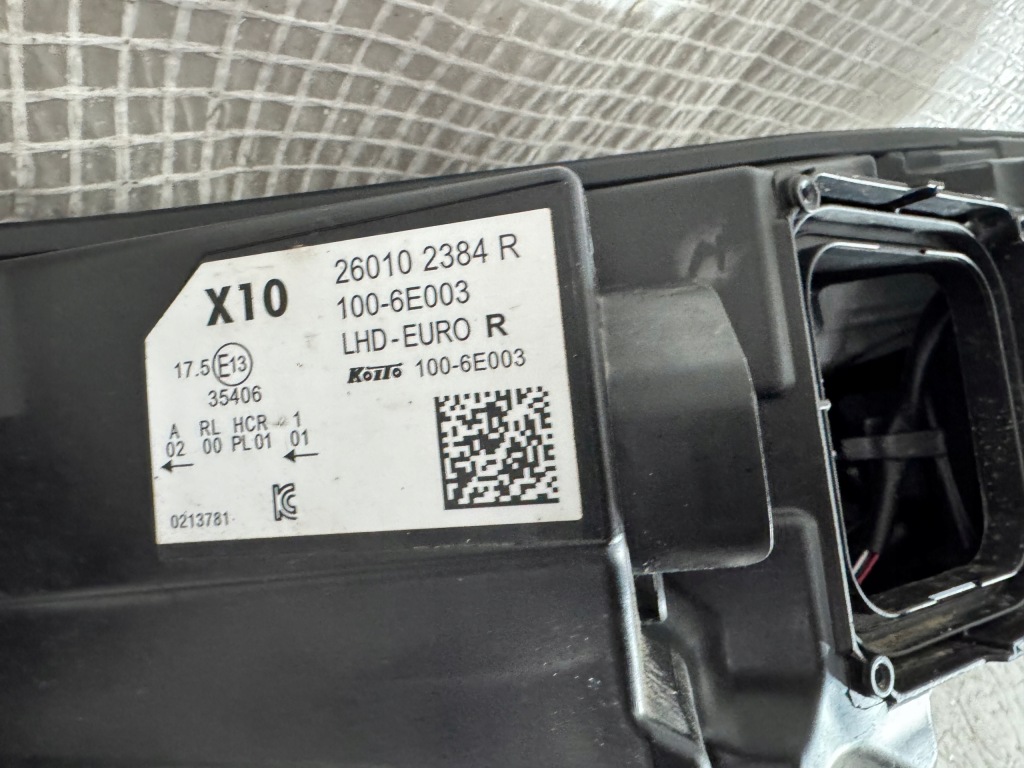 Renault zoe рестайлінг  права лампа full led в Україні